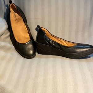 Vionic 7.5 Black Women's Wedge Shoes